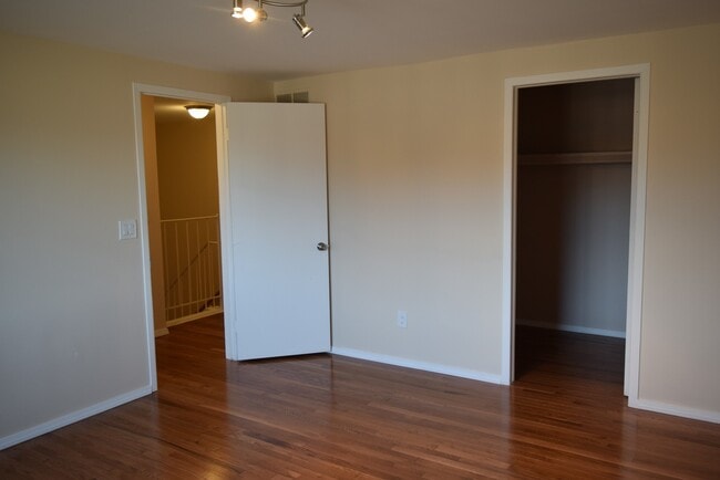 Building Photo - Updated 2-Bedroom Condo with Finished Basement, Garage, Pool, Tennis, Clubhouse