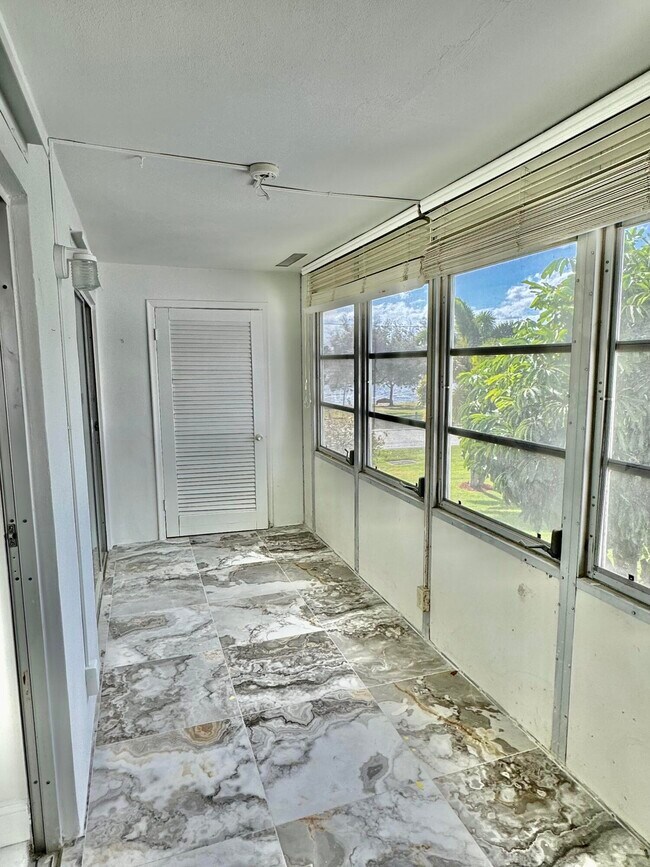 Building Photo - 3080 Lake Osborne Dr