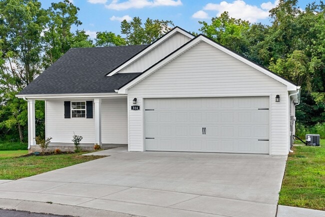 Building Photo - Pet Friendly Three Bedroom!