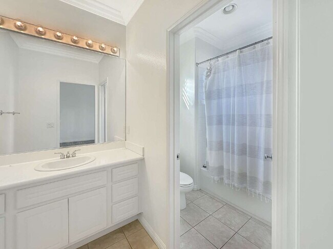 Building Photo - Discover the Essence of Luxury Living in V...