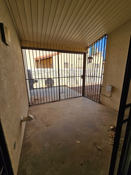 Back courtyard - 1556 Common Dr