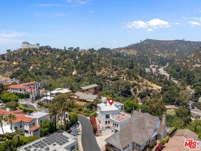 Building Photo - 2700 Glendower Ave