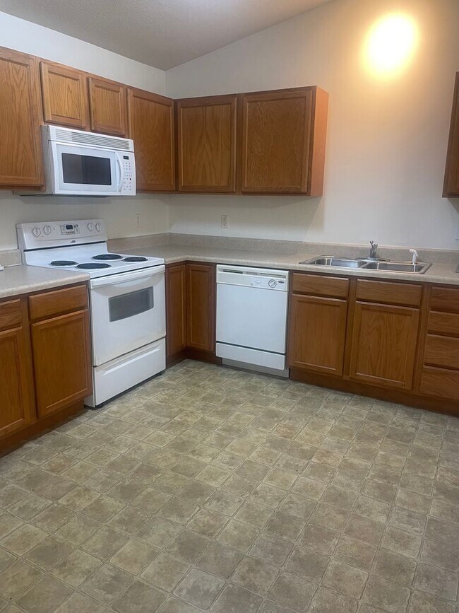Building Photo - Knoxville 37912 - 2 bedroom, 2 bath condo ...