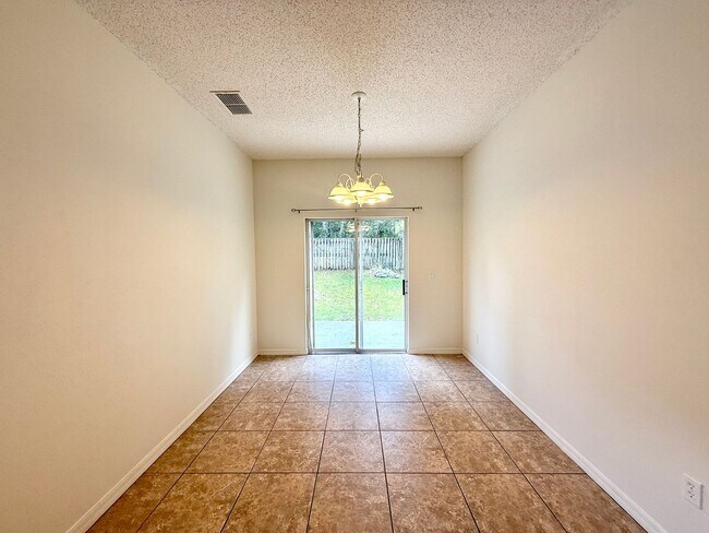 Building Photo - Nice 4/2 Two-Story Home in Seminole County...