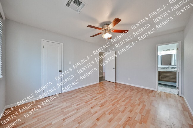 Building Photo - 3614 S Newberry Rd