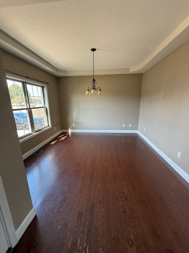 Building Photo - 616 Wintergreen Dr