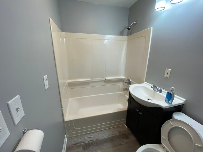 Building Photo - 11 Ilene Pl