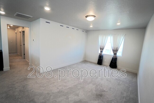 Building Photo - 245 E Caldera St