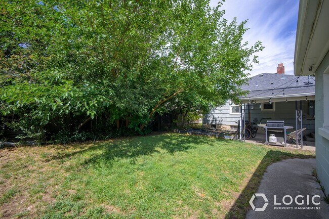 Building Photo - 822 E 50 S