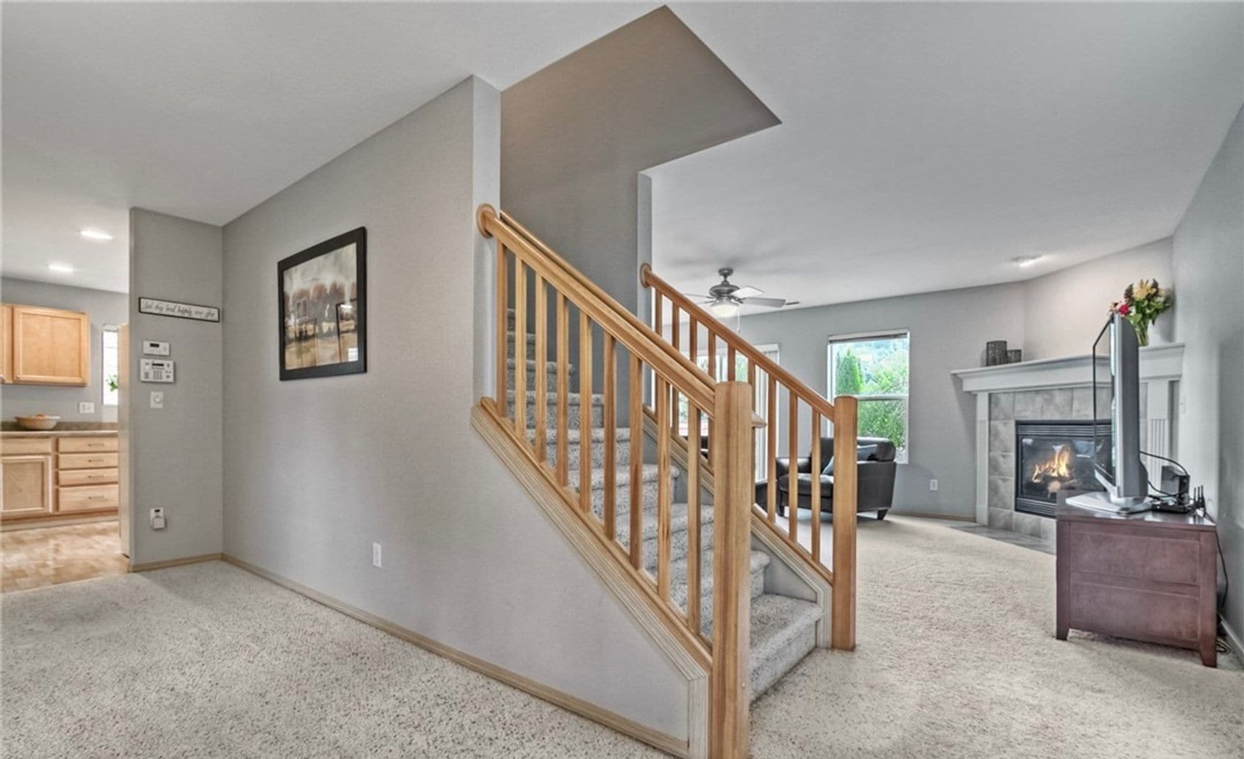 Building Photo - Beautiful Renton Home with A/C Available from now to 5/4/26