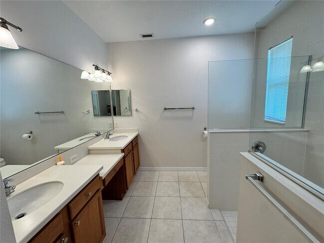 Building Photo - 20634 Queen Alexandra Dr