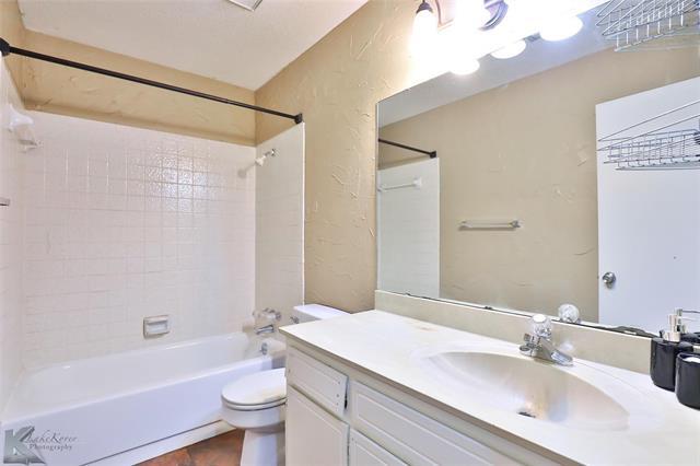 Building Photo - 4025 Inverrary Dr