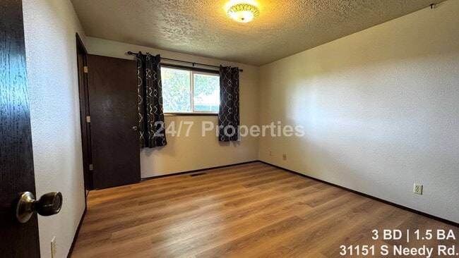 Building Photo - Country Living in Canby - 3 BD | 2 BA Home