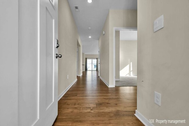 Building Photo - 5851 Ryman Dr
