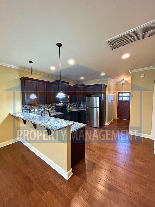 Building Photo - Beautiful two bedroom townhome!