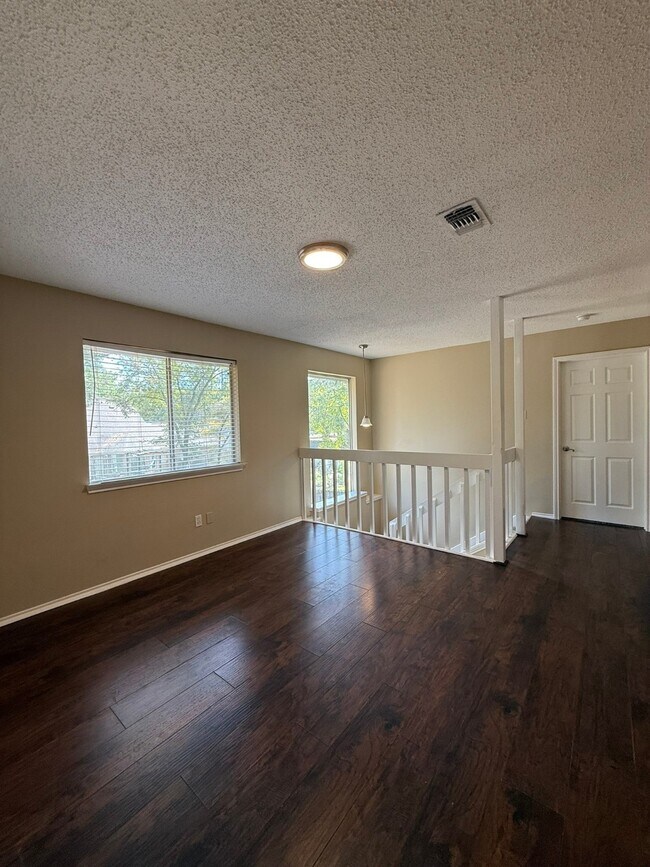 Building Photo - 18 N Drifting Leaf Ct