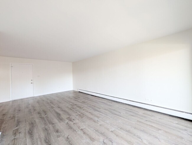 Building Photo - 483 N Larch Ave