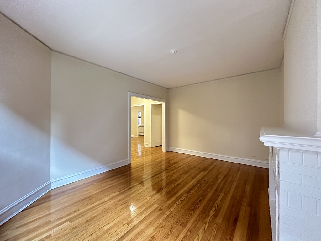 Building Photo - 1310 Oak Ave