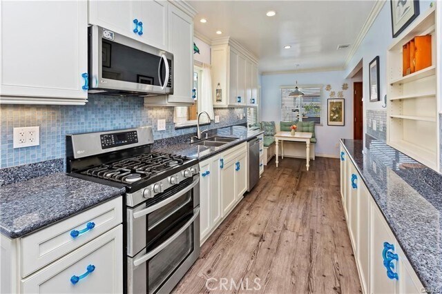 Building Photo - 771 W 24th St