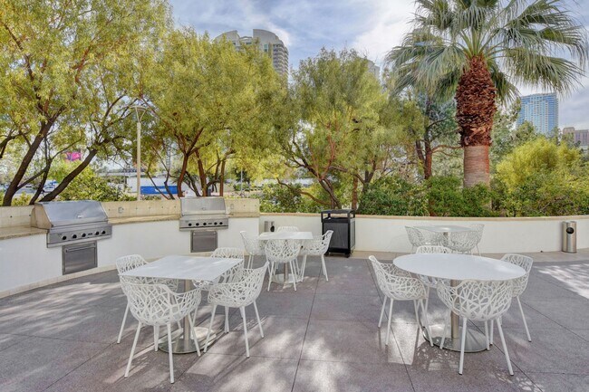 Building Photo - Turnberry Towers 2705W-City/Golf Course Vi...