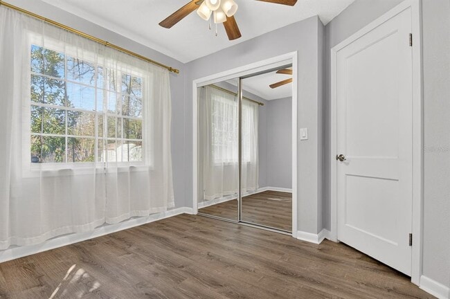 Building Photo - 815 W Lowry Ln