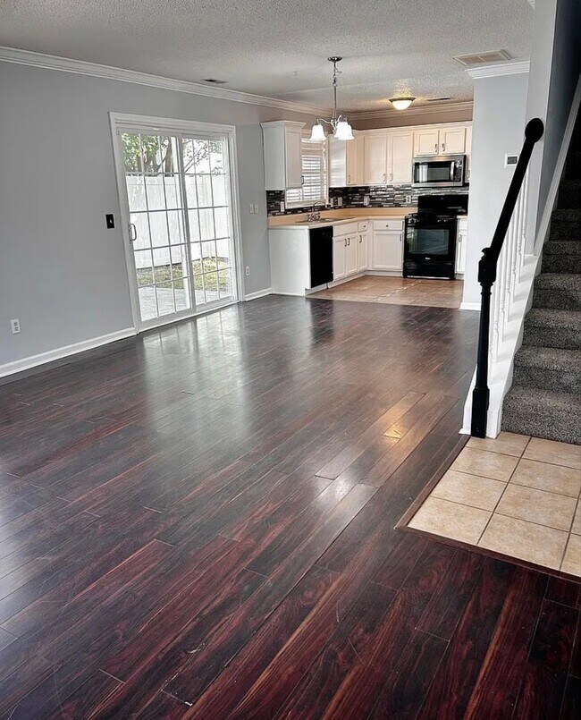Building Photo - 8662 Meadowmont View Dr