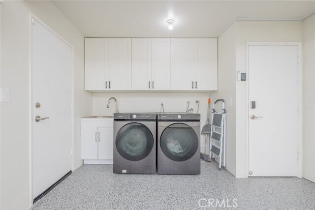 Building Photo - 2052 Chenault Pl