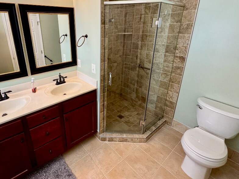 Building Photo - 43825 Hickory Corner Terrace