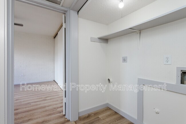 Building Photo - 2026 Via Ballena