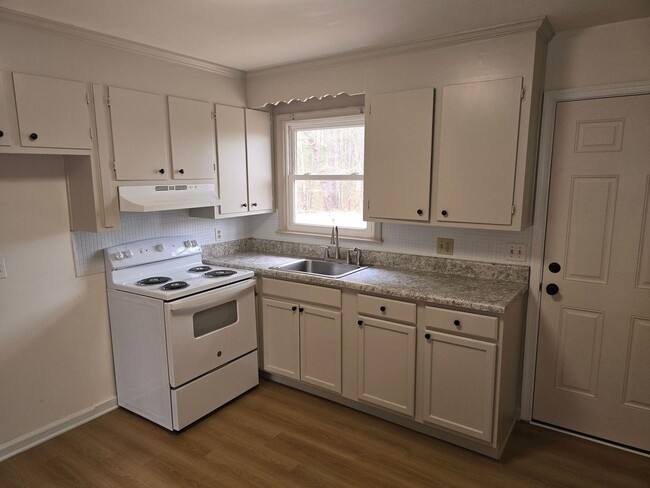 Building Photo - 2 bedroom duplex in Prince George