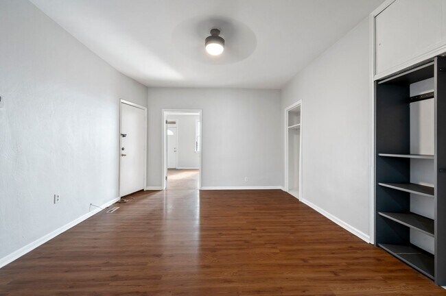 Building Photo - 346 39th St