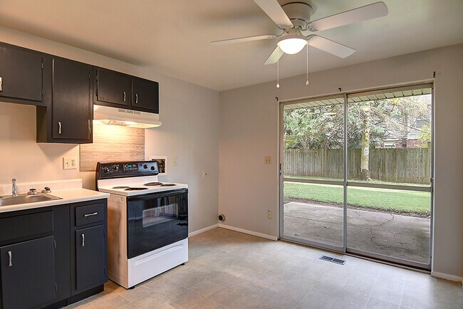 Building Photo - 4962 Leeper St
