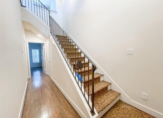 Building Photo - 4805 Jackson St