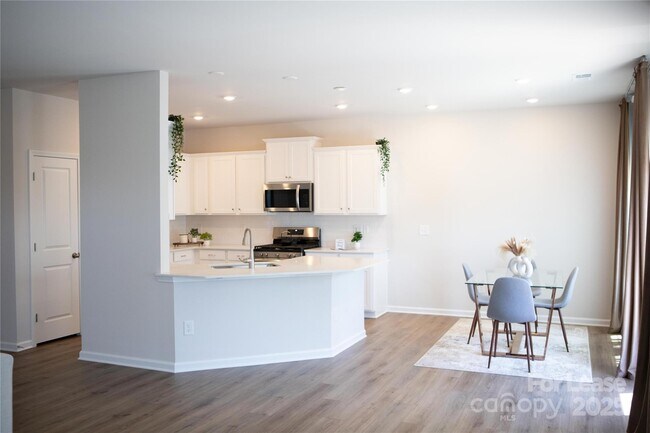 Building Photo - 13020 Lannister Dr