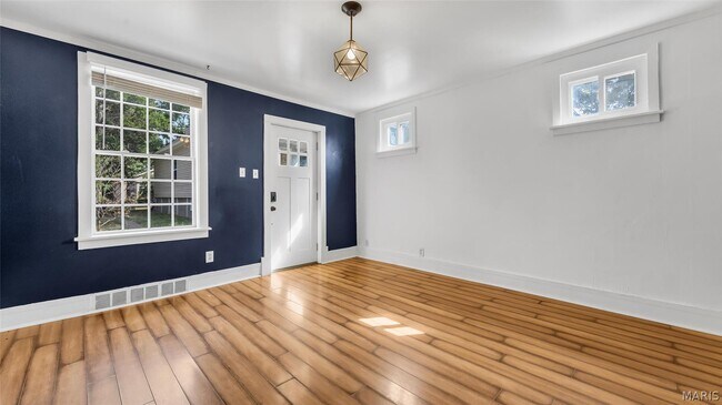 Building Photo - 6622 Crest Ave