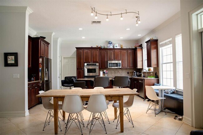 Building Photo - 411 Sycamore St