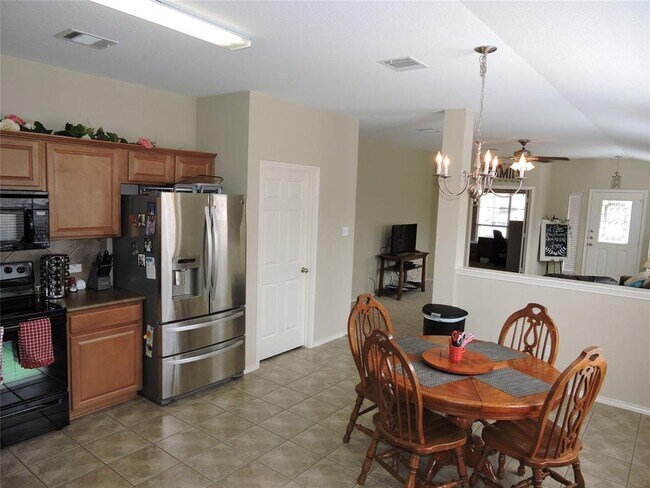 Building Photo - 912 Washburn Dr