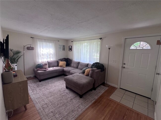 Building Photo - 17 Pleasant View Dr