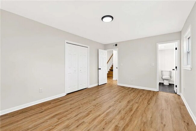 Building Photo - 4 Bed, 3 Bath in Decatur!