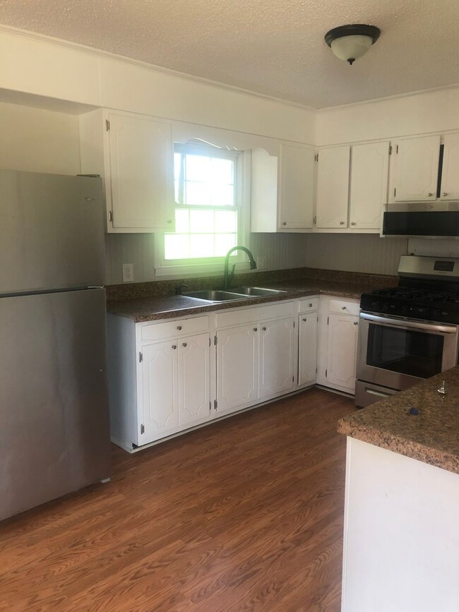 Building Photo - Lovely Brick Ranch Home in Monroe