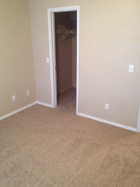 Building Photo - 1013 Deer Trail Ln