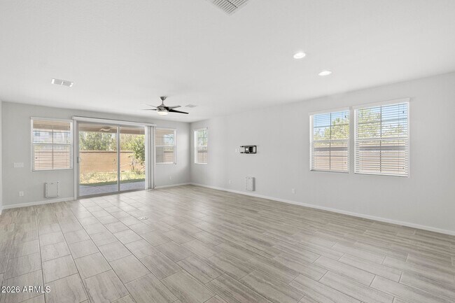 Building Photo - 130 N Bay Dr