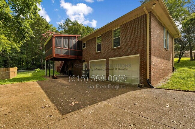 Building Photo - 1912 Graceland Dr