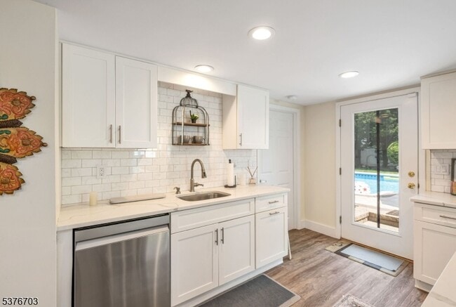 Building Photo - 440 Yuhas Dr