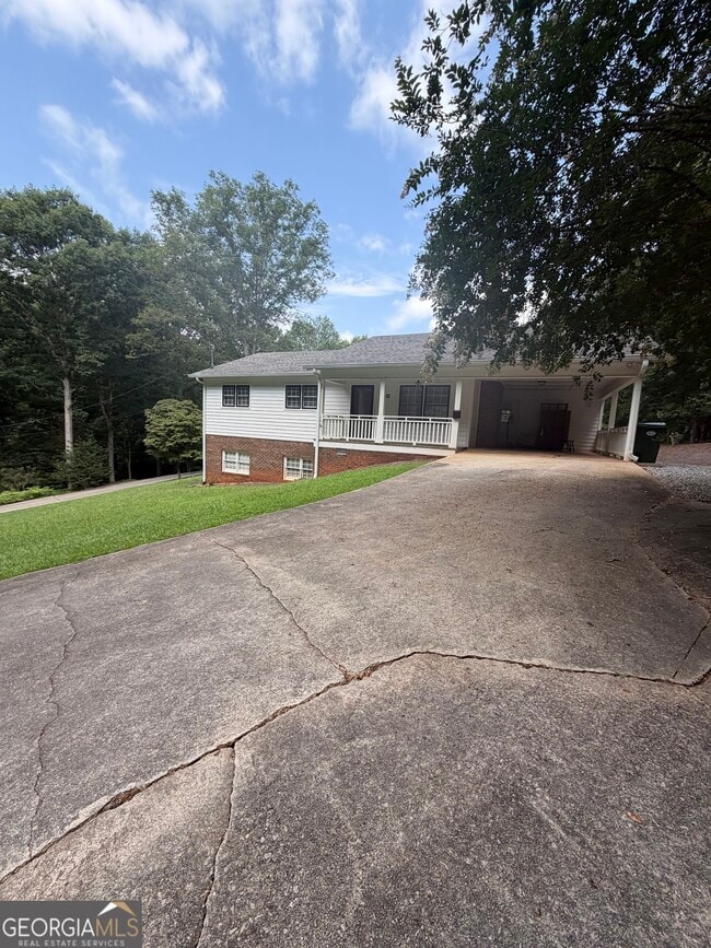 Building Photo - 402 Skyline Dr
