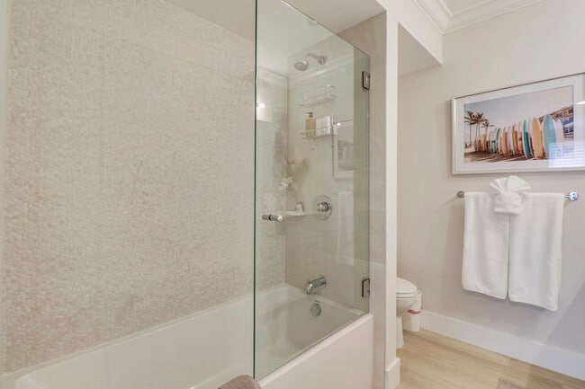 Building Photo - 438 Brackenwood Ln S