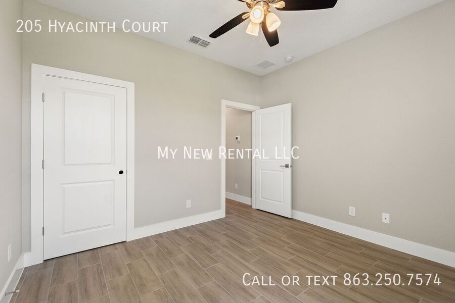 Building Photo - 205 Hyacinth Ct