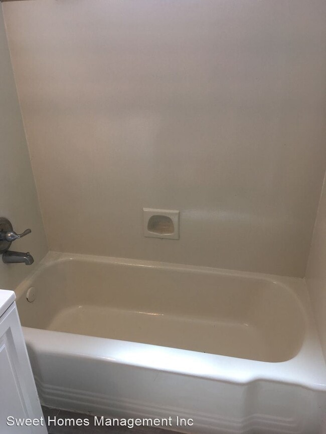 Building Photo - 4 br, 2 bath House - 6821 Chevy Chase Way