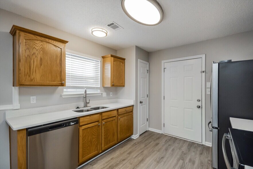 Building Photo - 5862 Amerson Ln