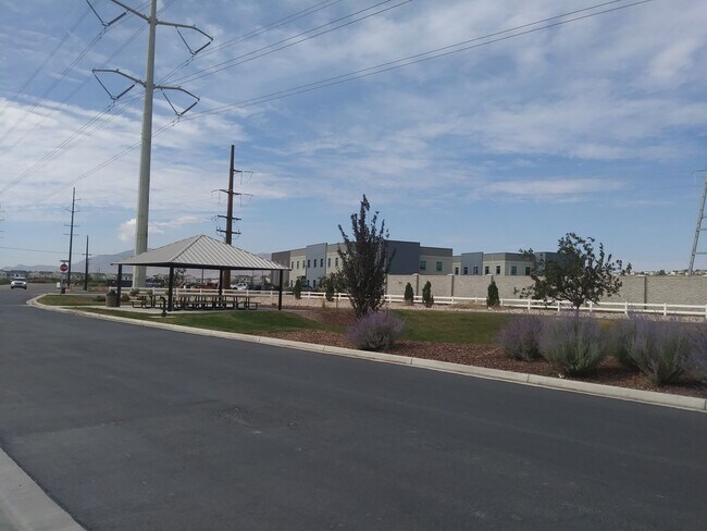 Building Photo - Holiday Move-In Special!! Beautiful townhome in Lehi. - 1/2 OFF First Month's Rent.